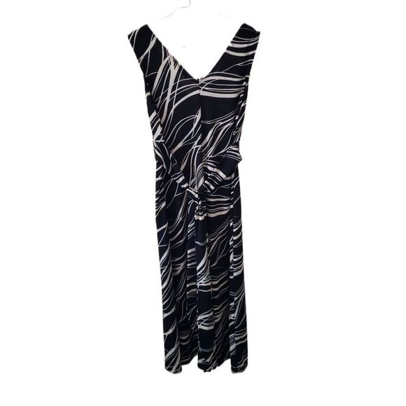 XI Black & White Swirl V-Neck & Back Tie Back Dress - Picture 3 of 4